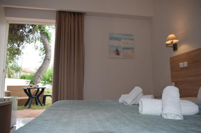 Marzi Beach And Bungalows Hotel Kokkonion Ngoại thất bức ảnh