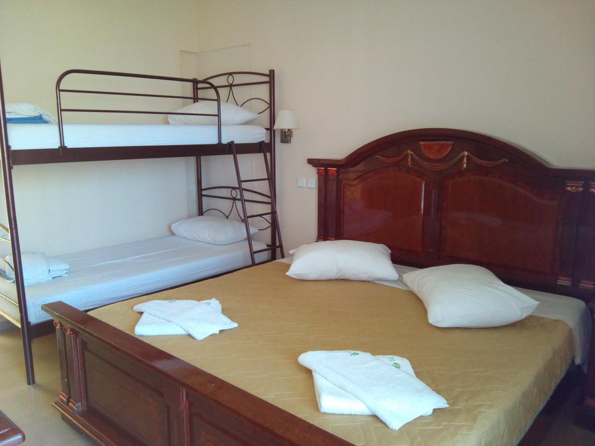 Marzi Beach And Bungalows Hotel Kokkonion Phòng bức ảnh