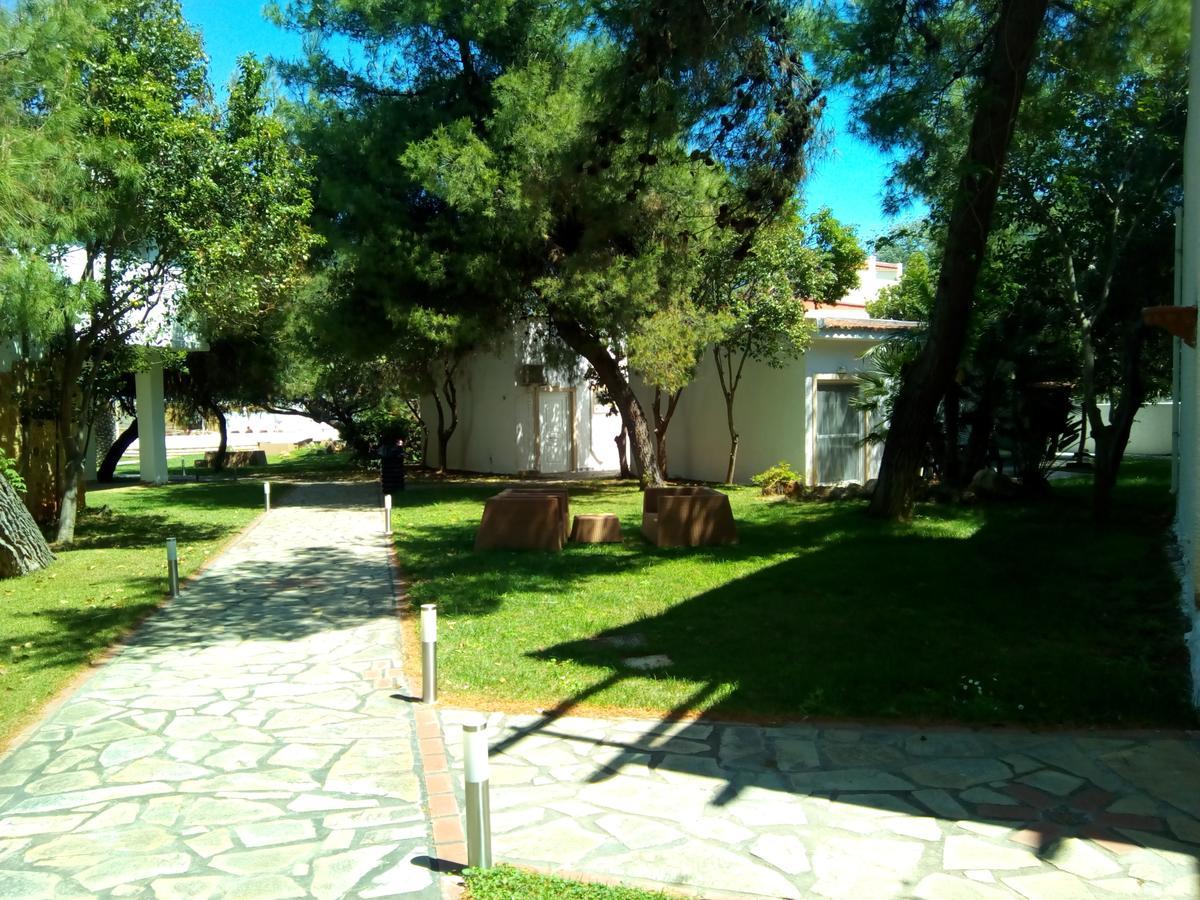 Marzi Beach And Bungalows Hotel Kokkonion Ngoại thất bức ảnh