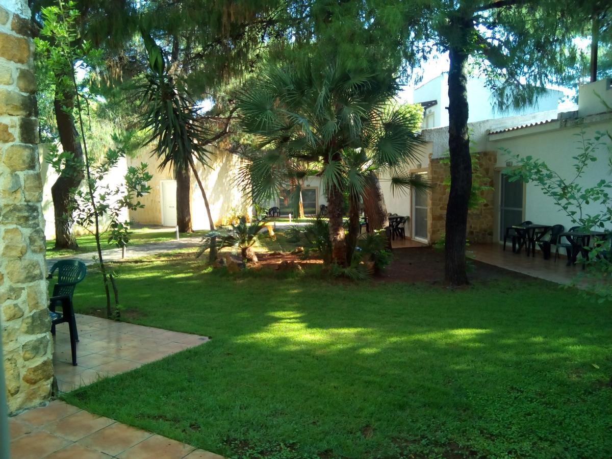 Marzi Beach And Bungalows Hotel Kokkonion Ngoại thất bức ảnh