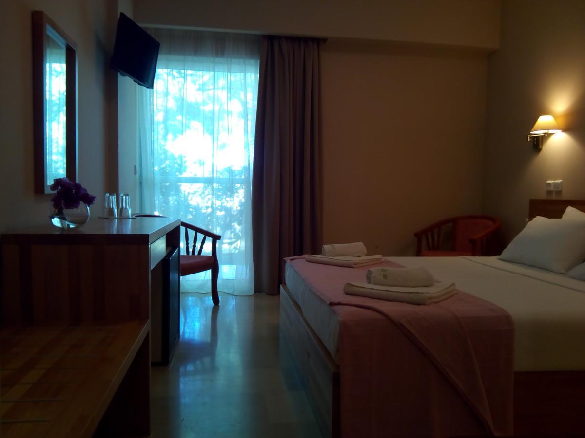Marzi Beach And Bungalows Hotel Kokkonion Ngoại thất bức ảnh